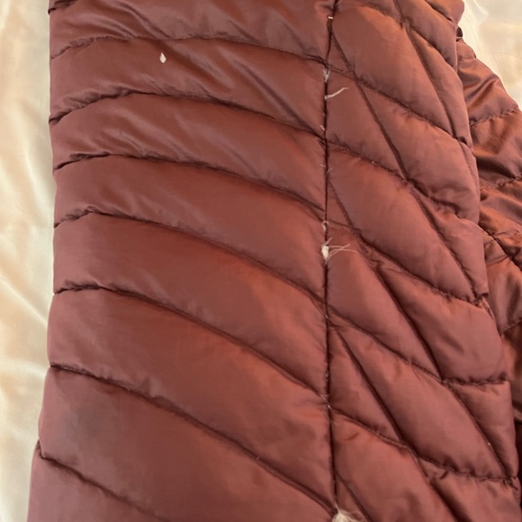 Very Worn Patagonia Maroon Down Puffy Jacket Womens Médium - Picture 2 of 5